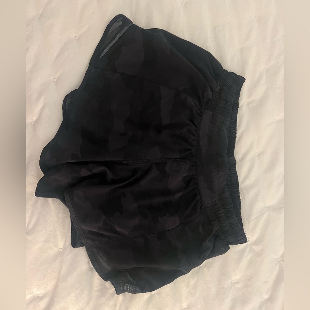 Lululemon Hotty Hot Shorts Low rise 4 in